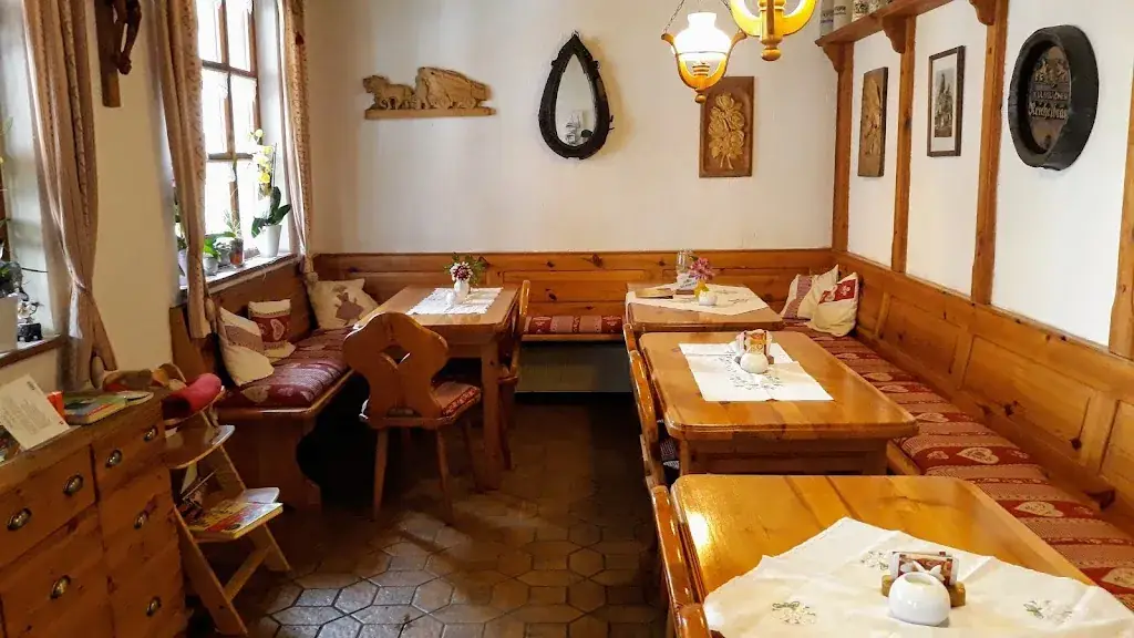 Brotzeitstüberl restaurant in Pottenstein