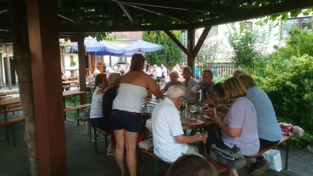 Friedrich Schachinger_Weinbau Ernst Hartl_Reisenberg_avis