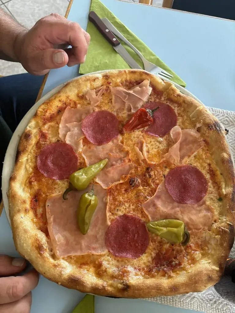 Christine Ferstl_Cafe Pizzeria Vista Mare_Breitenbrunn_avis