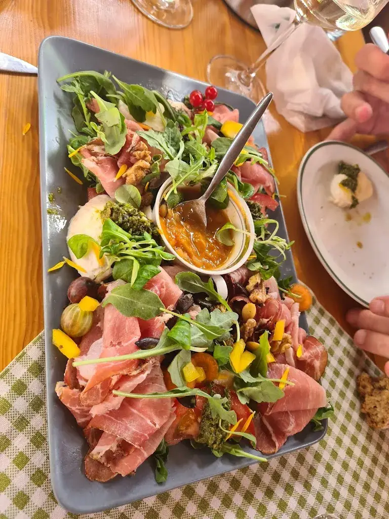 Wein & Heurigen DUNKL_Röschitz_slider_image_2