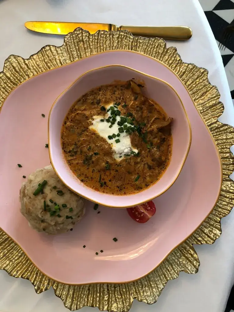 Miriam Jonas_Fernblick_Sankt Corona am Wechsel_review