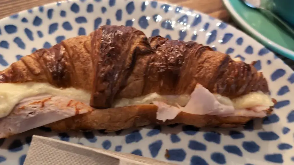 Scarlett Atocha - Reina Sofía | Specialty Coffee • Real Food_Loipersbach im Burgenland_slider_image_2