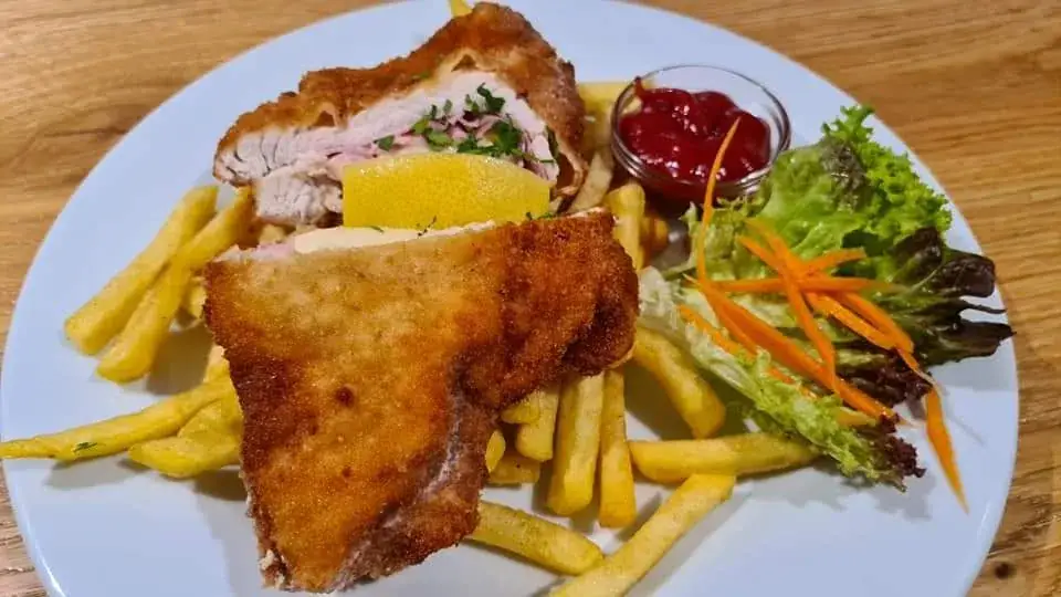 Landgasthaus Demel_Schönkirchen-Reyersdorf_slider_image_3