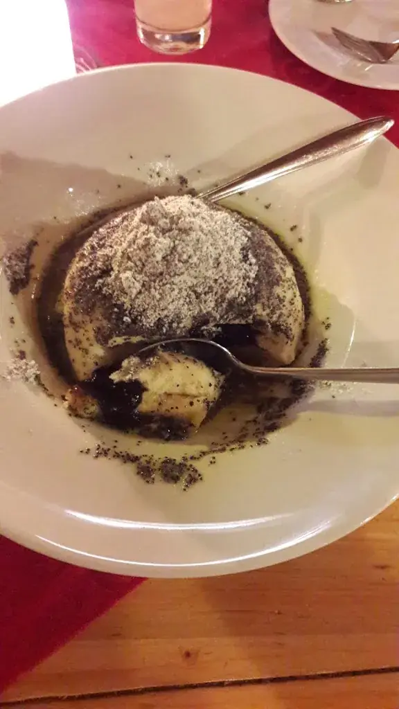 Camelia Mirea_Seewirtshaus am Zauberberg_Schottwien_recensione