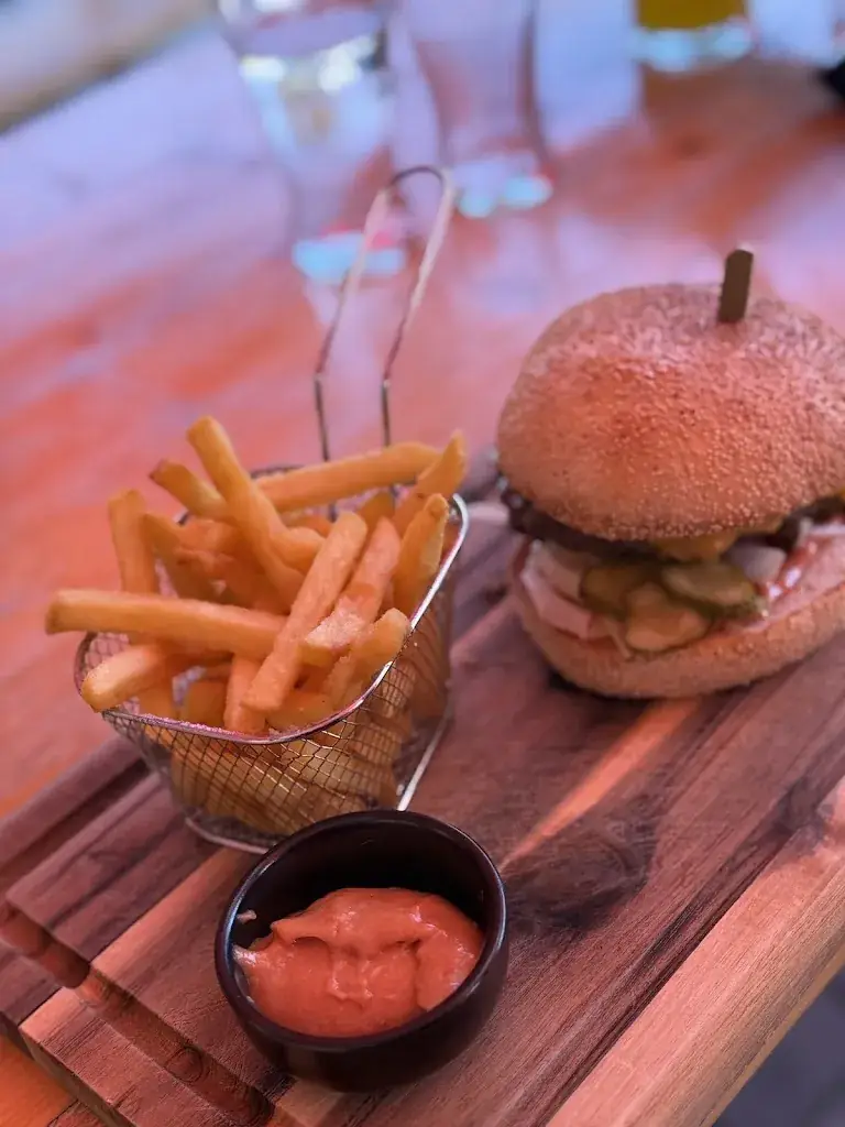 Mittelstation - Bar & Restaurant_Markt Sankt Martin_slider_image_3