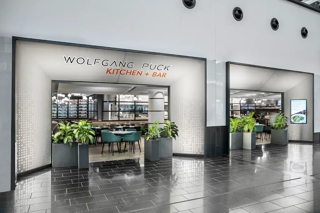 Wolfgang Puck Kitchen & Bar_Schwechat_slider_image_1