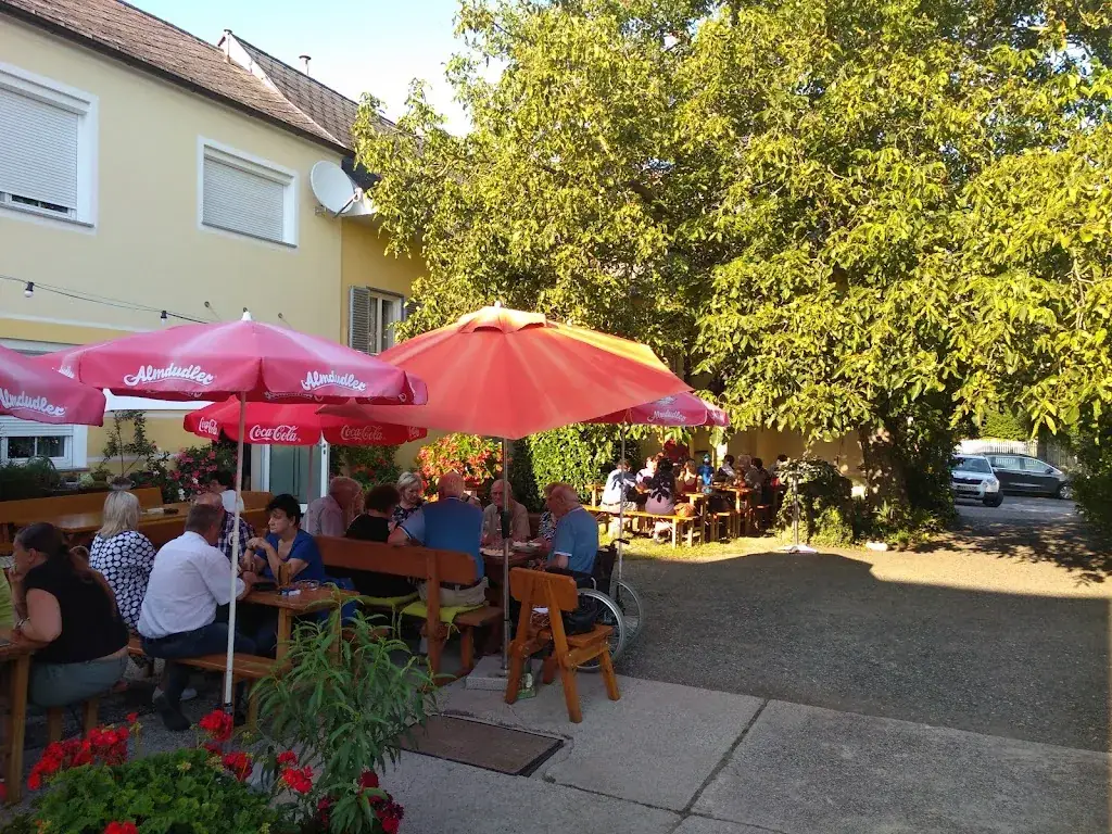 Weinbau Stix restaurant à Markt Neuhodis