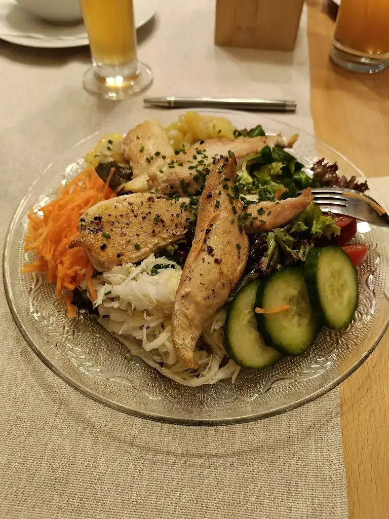 Kristina Andonova_Gasthaus am Kirchenfeld_Sollenau_recensione