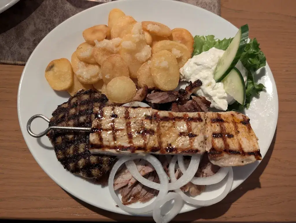 Erik Fischer_Restaurant Syrtaki_Senftenberg_avis