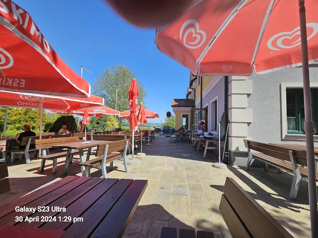 Pennie Chalupa_Parlamentwirt_Stephanshart_avis