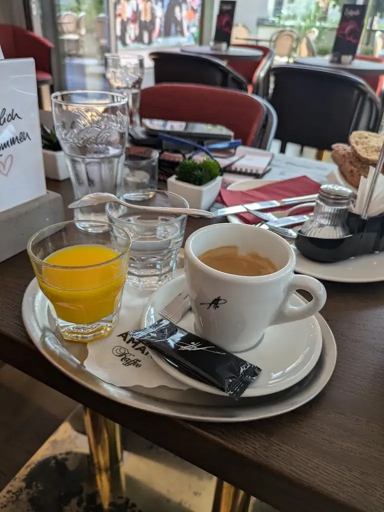 Tolga Tavlas_Cabiba - Café Bistro Bar_Steinabrückl_review