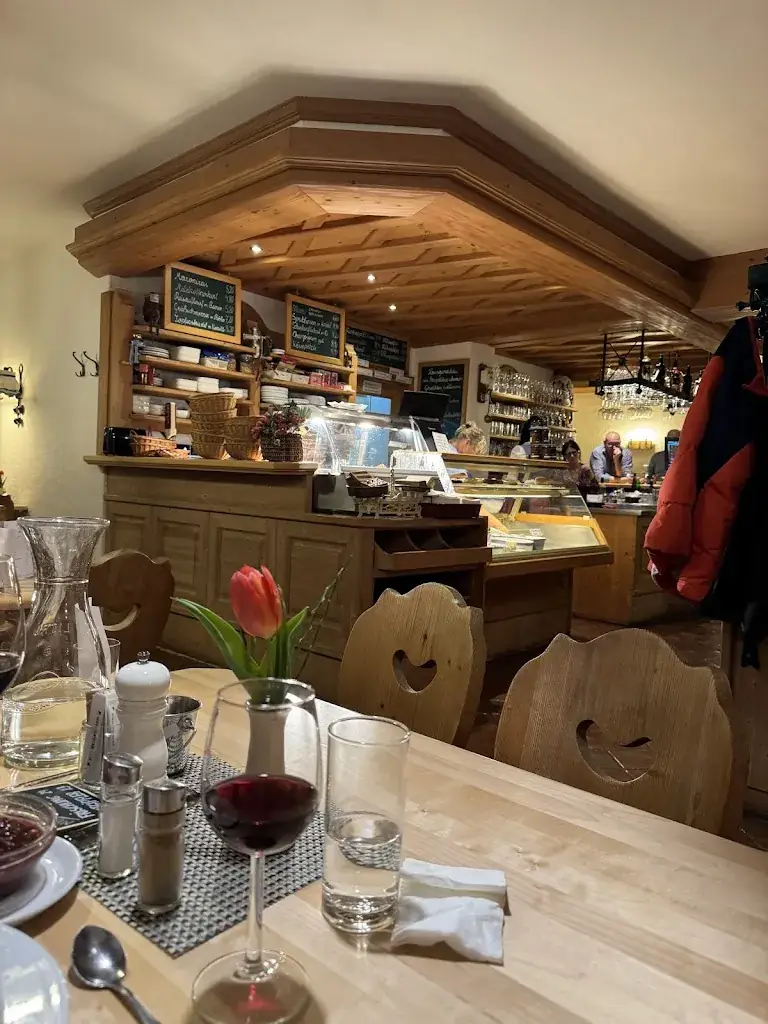 Rohma Enggardini_zum Waldhäusl_Sooss_avis