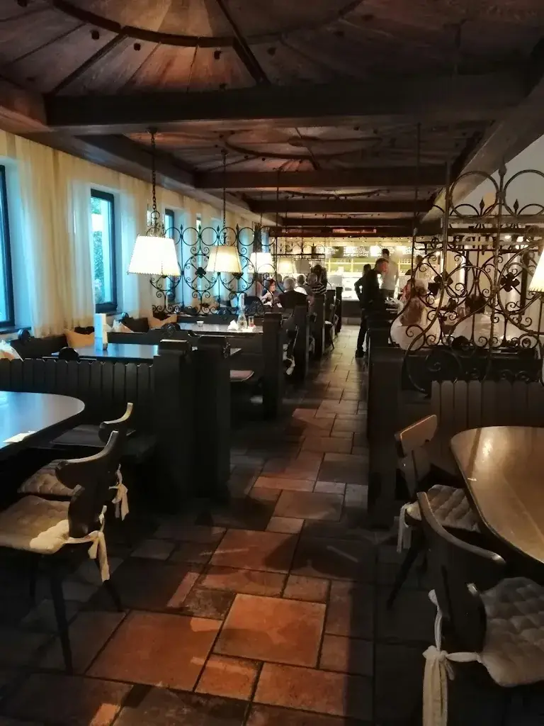 Ricarda Kulcsar_Plos und Freunde_Sooss_review