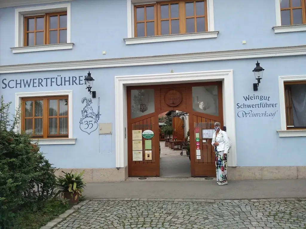 Trevor Lakin_Weinverkauf Johann Schwertführer 35_Sooss_review