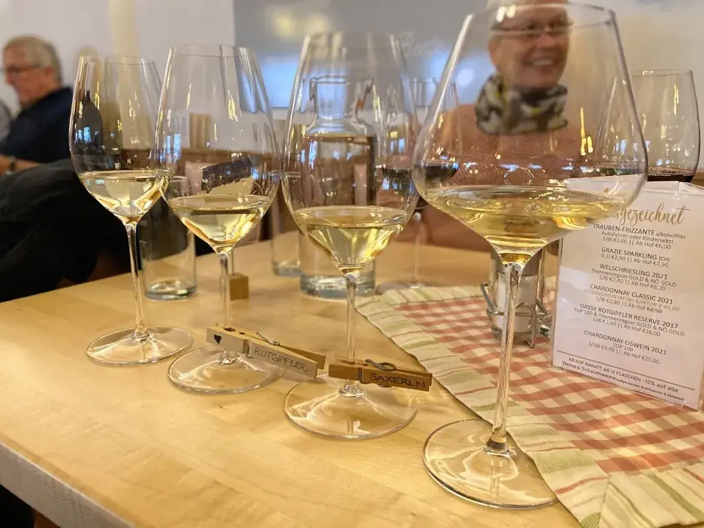 Weinverkauf Johann Schwertführer 35_Sooss_slider_image_3