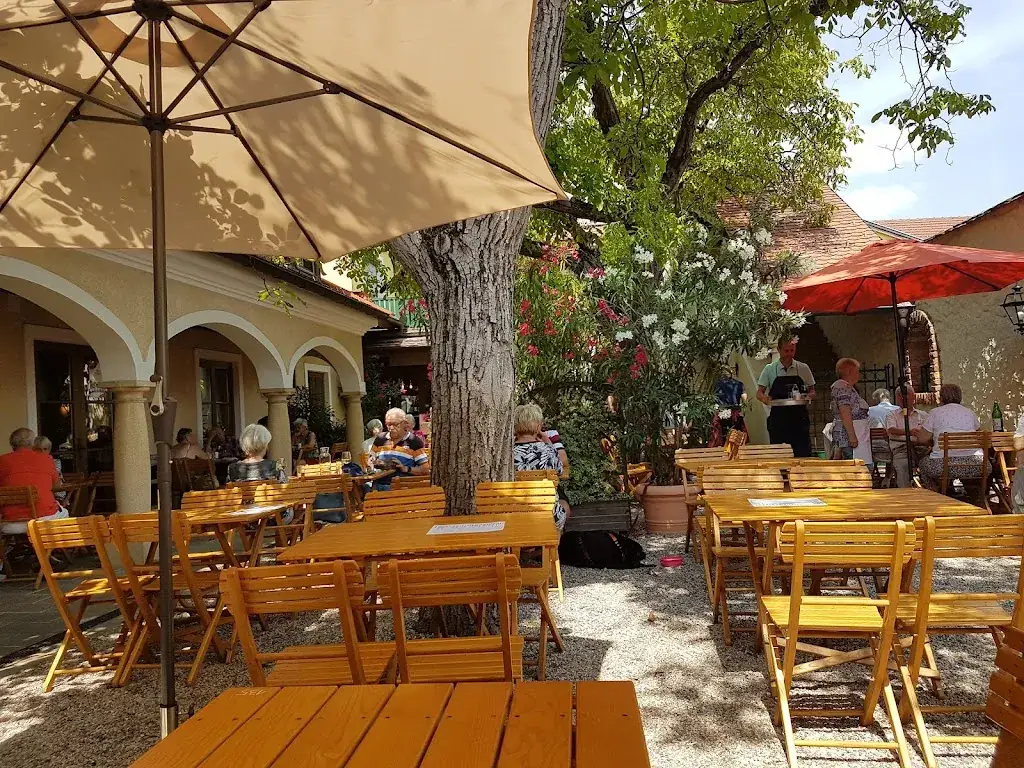 Weingut Drimmel Urbanuskeller_Sooss_slider_image_1