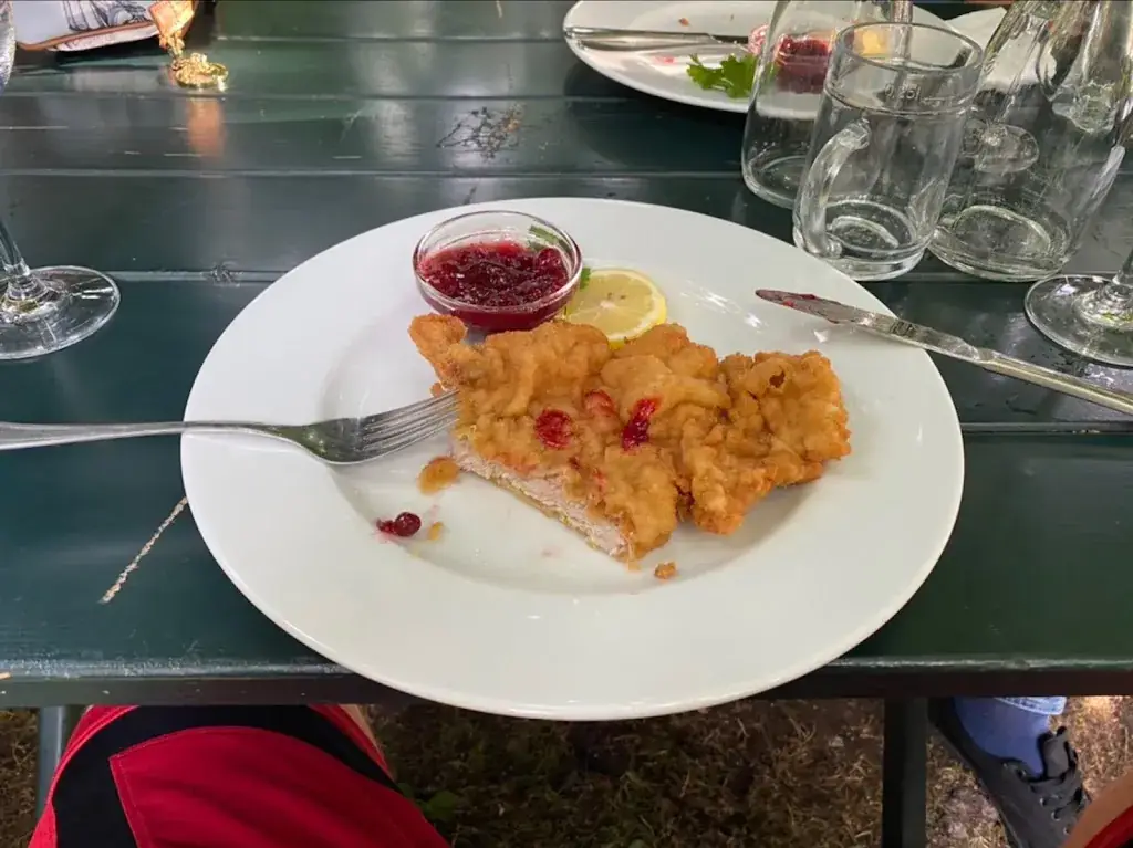 Sandro Kusch_Weingut & Heuriger PLOS_Sooss_avis