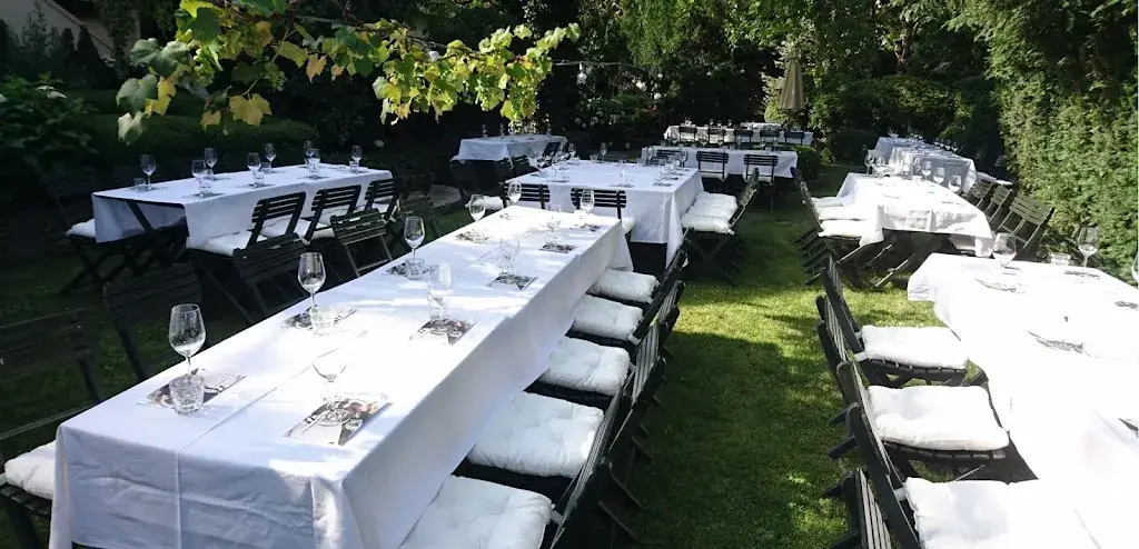 Weingut & Heuriger PLOS restaurant à Sooss