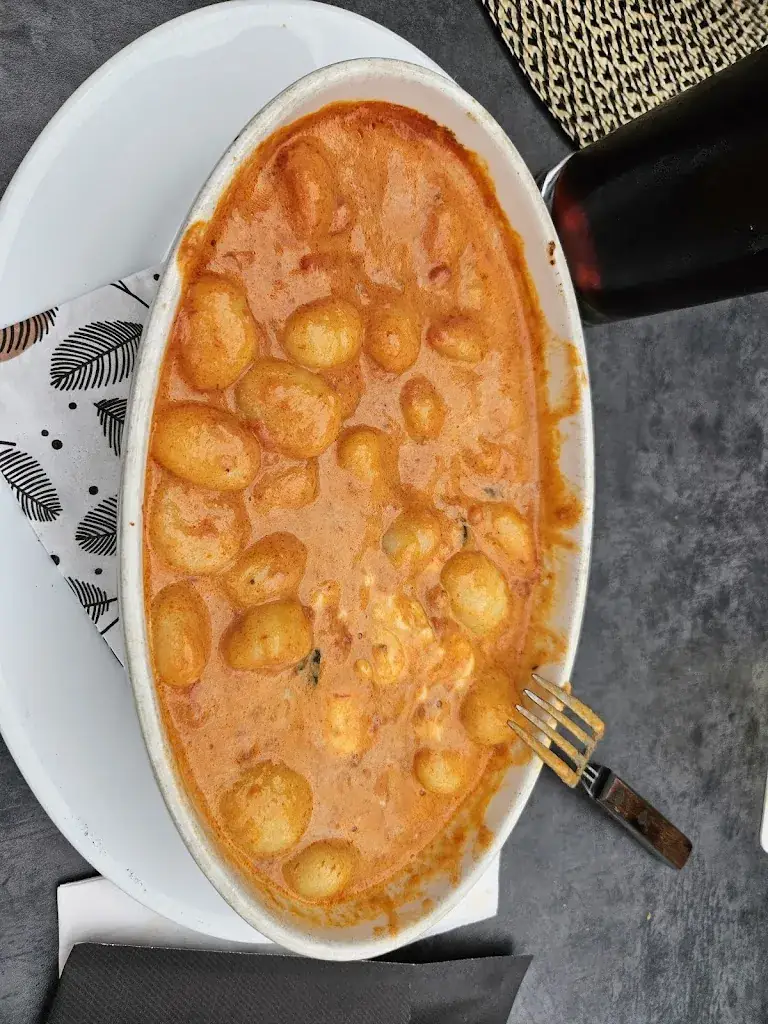 Angelica Dulewicz_Ristorante Pizzeria Casa Rustica_Stetten_avis