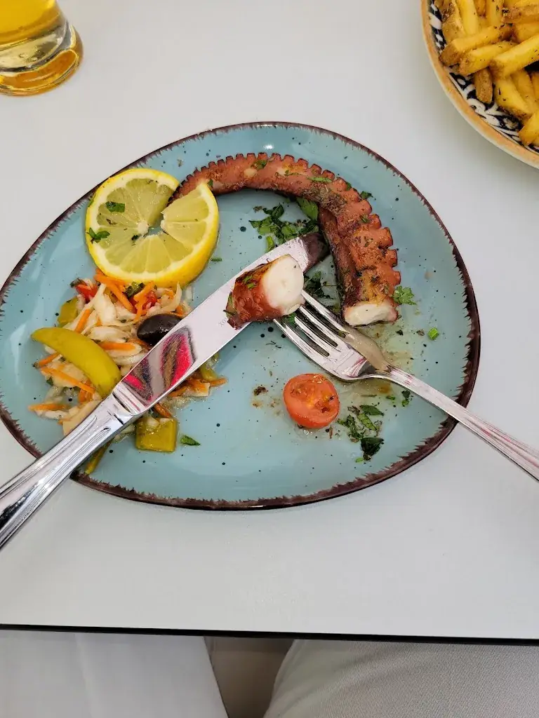 G Lovewine_Taverna Athos_Stetten_review