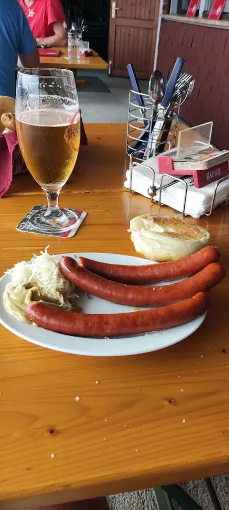 Gerhard Bruckner_Wolf's Revier_Strengberg_review