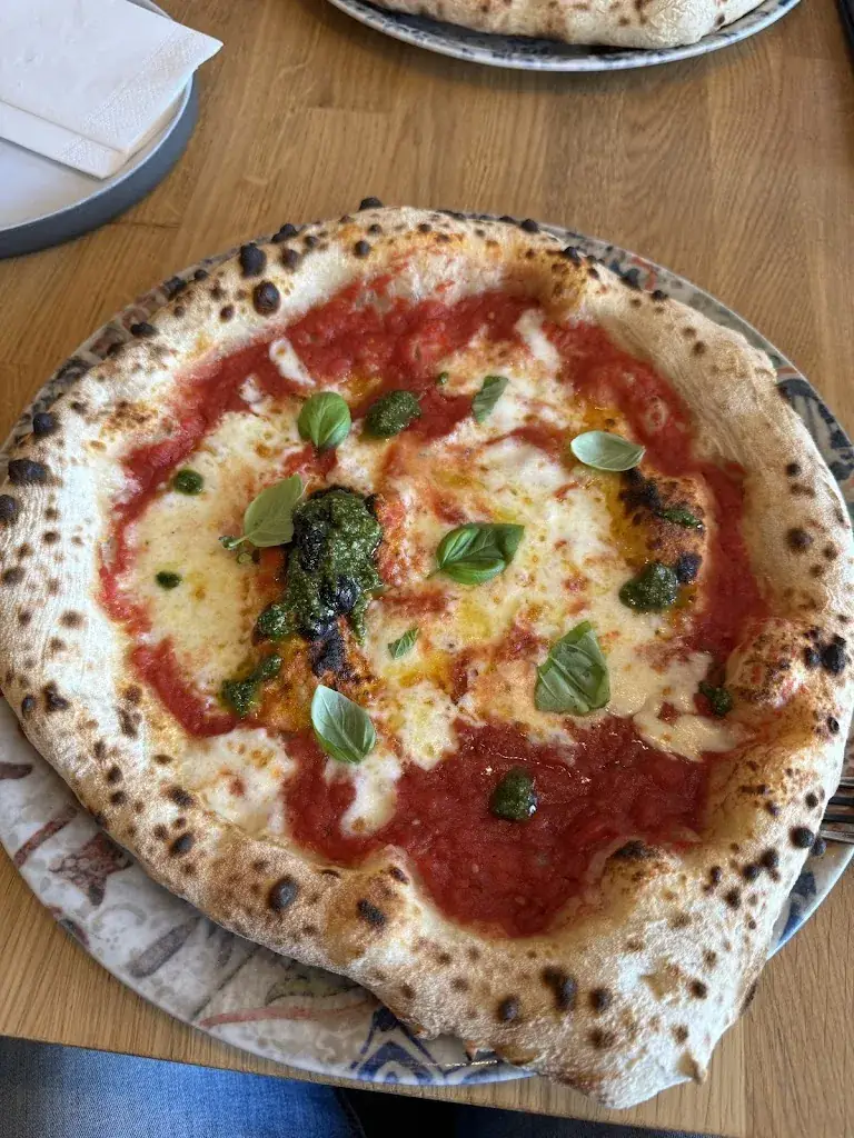 Patrick Radakovits_VINEA Lounge_Teesdorf_review