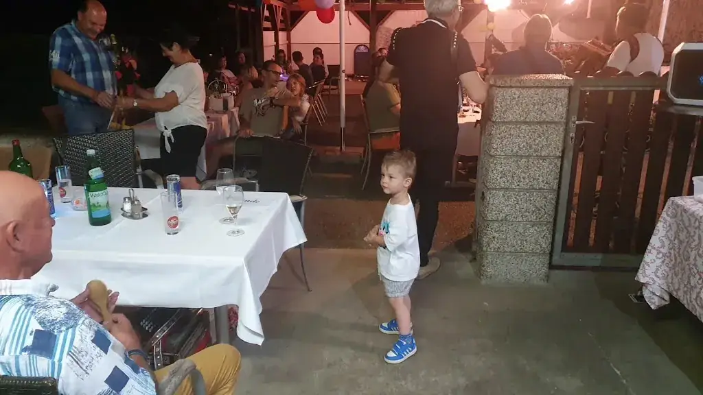 Gersdorfer Stüberl_Strass_slider_image_2