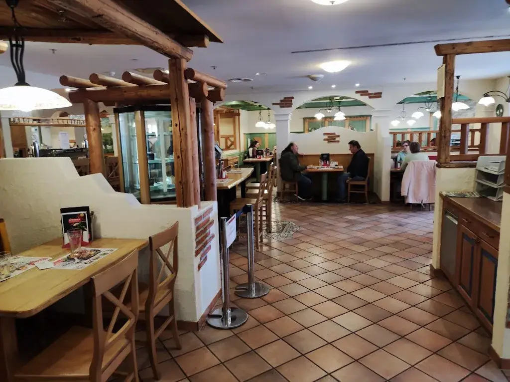 Lambert Reisinger_XXXLutz Restaurant Strass im Zillertal_Strass_Bewertung