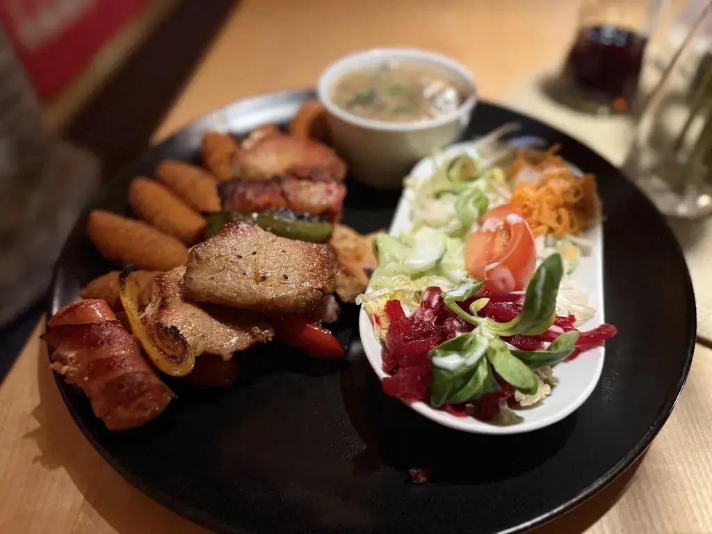 Piotr Strugacz_Grillalm Strass_Strass_reseña