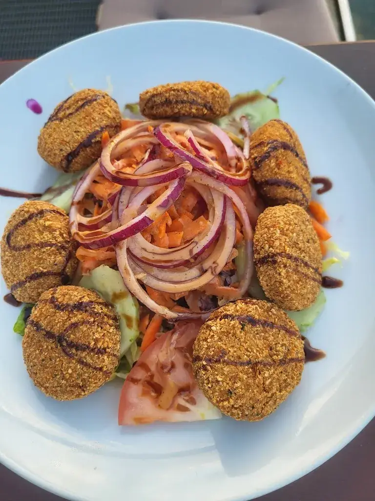 Aditya Proddutoor_Restaurant am Fluss_Stollhofen_avis