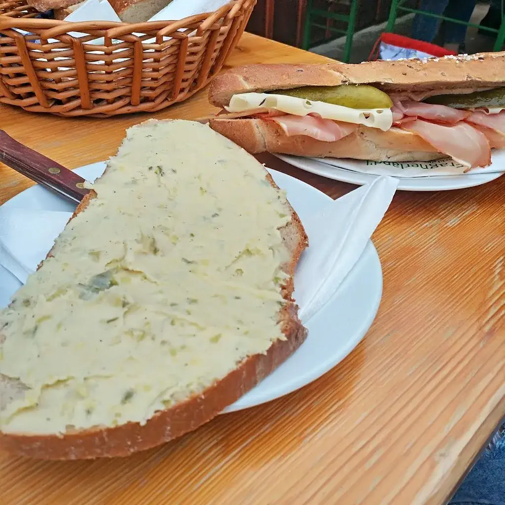 HEURIGEN Familie Eckerl ristorante a Tulbing