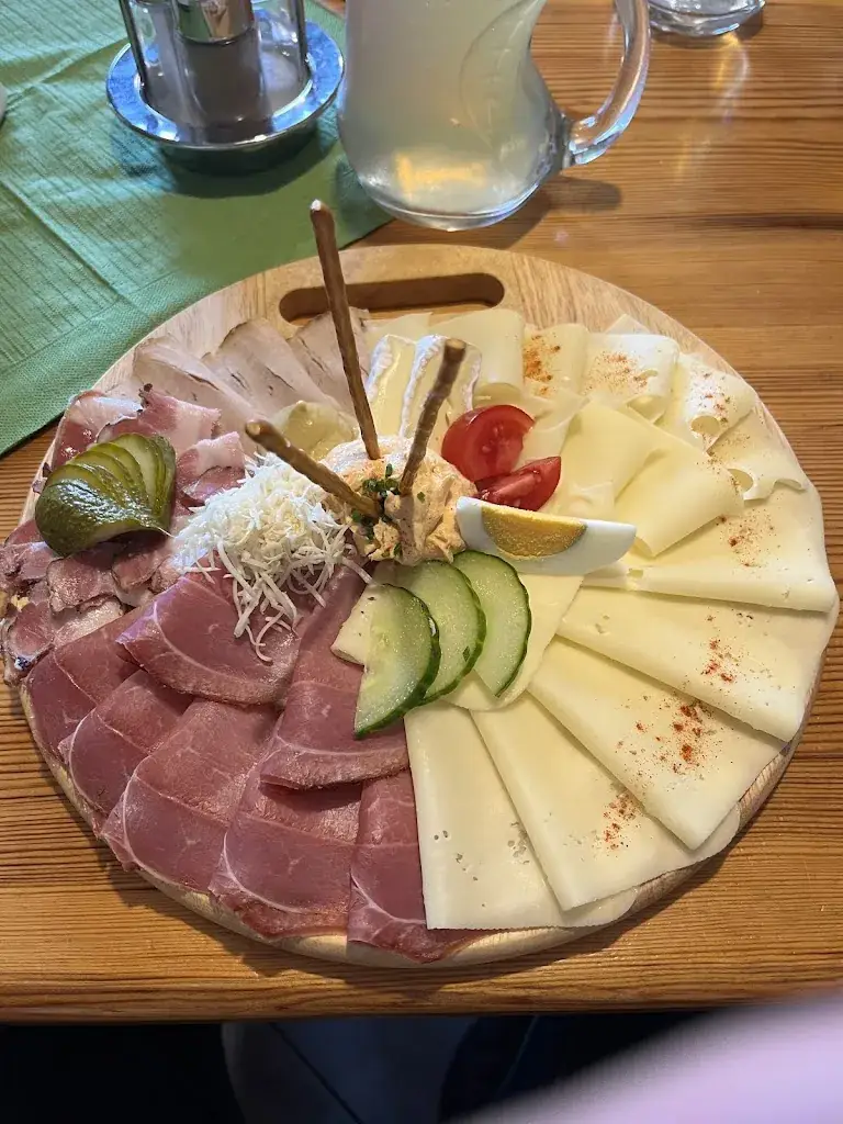 Uwe Friedrich_Jausenstation Rauchenberger, Niederösterreich_Traisen_review