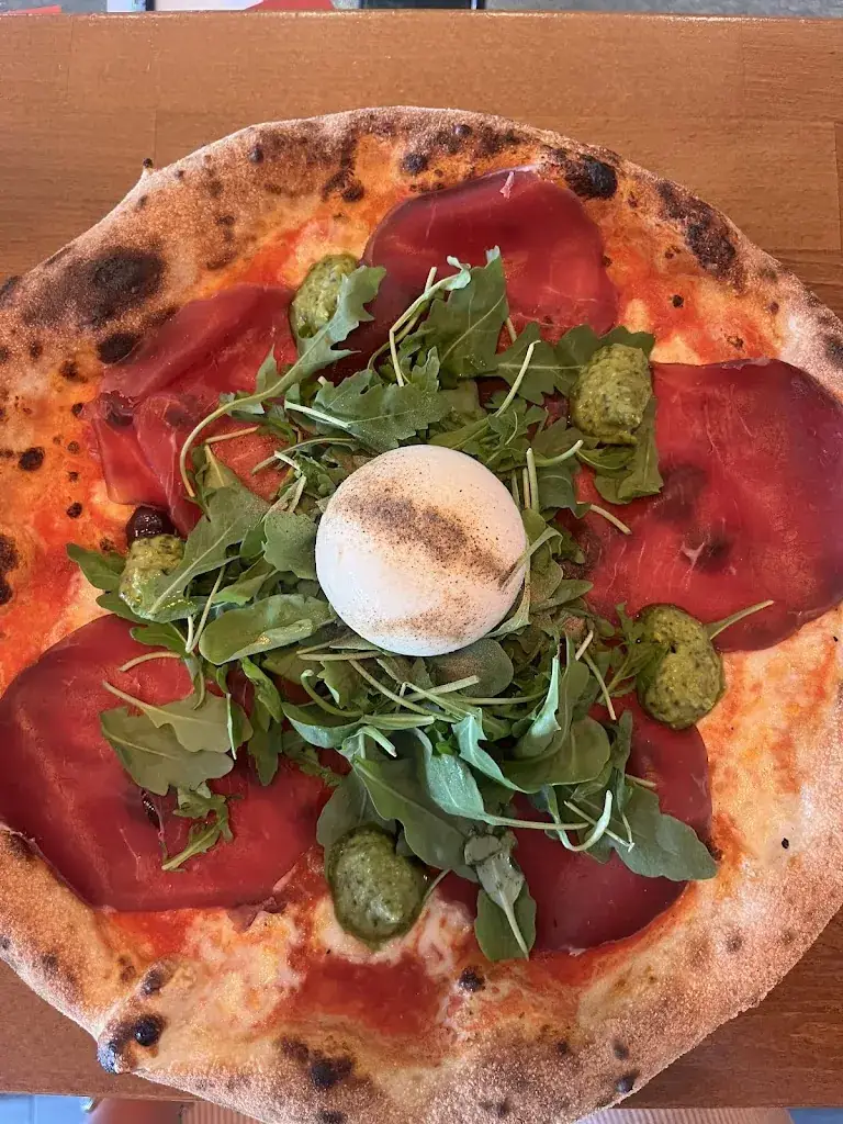 Sára Határ_Pizzaliebe Traisen_Traisen_avis