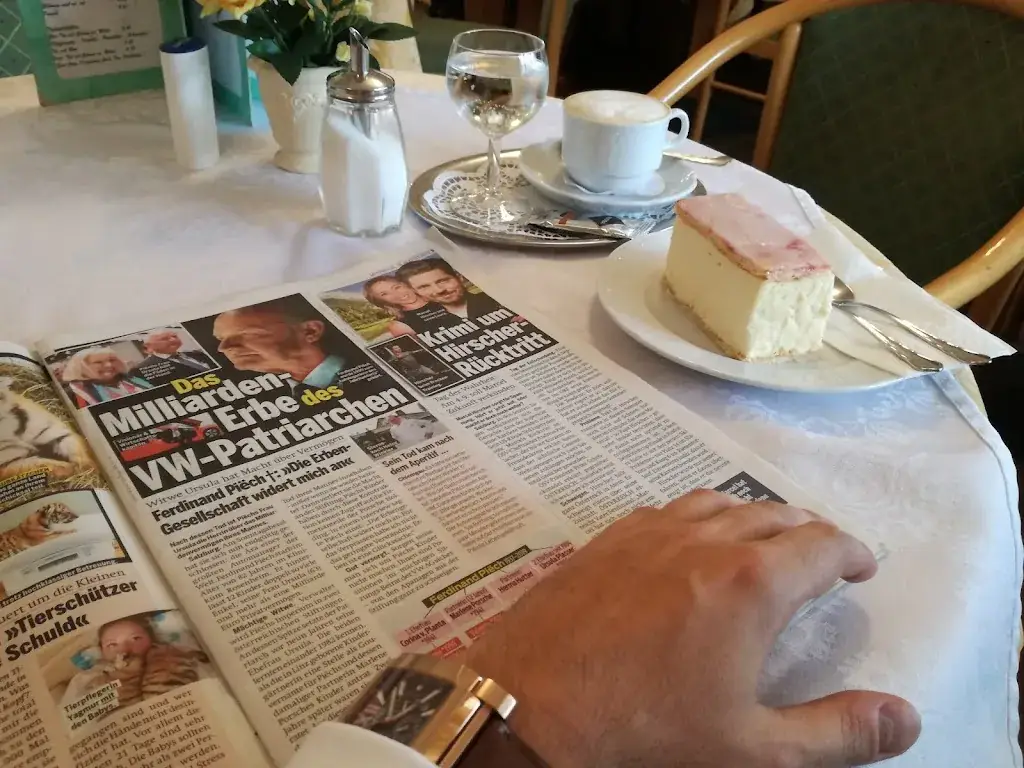 Szabolcs Szilágyi_Cafe Tartuffi_Tullnerbach-Lawies_review