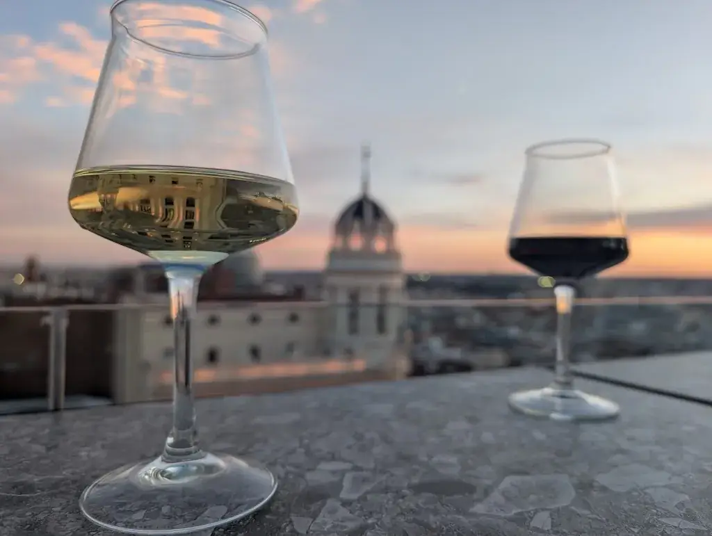 Jessica Saxton_Ella Sky Bar Madrid_Loretto_recensione