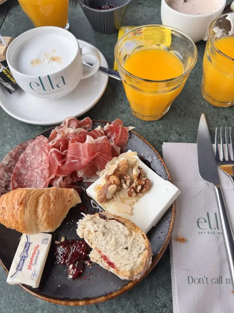 Ruyi Troie Oira_Ella Sky Bar Madrid_Loretto_recensione