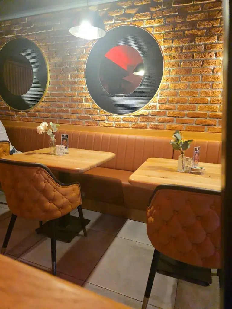 Krzysztof Stieler_Cafe, Restaurant & Pizzeria Caramellini_Traismauer_review