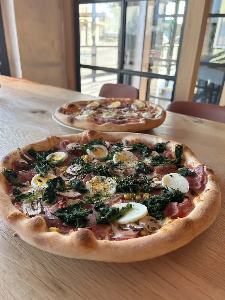 Cafe, Restaurant & Pizzeria Caramellini_Traismauer_slider_image_2