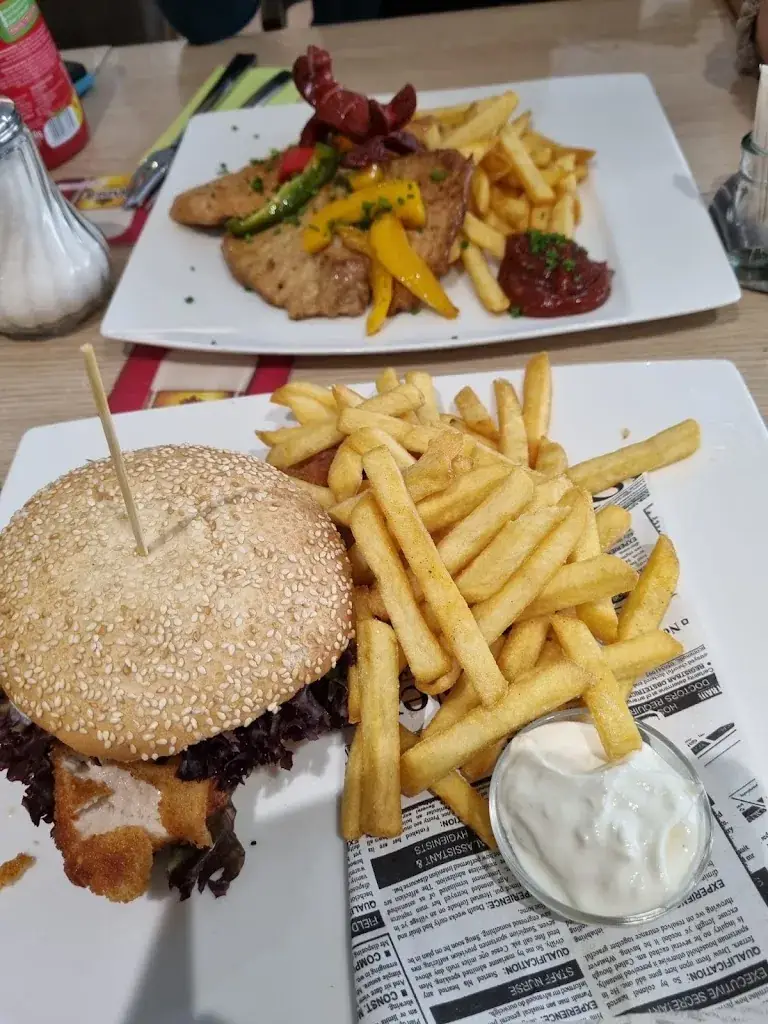 Gittl P._Herbert‘s_Traismauer_review