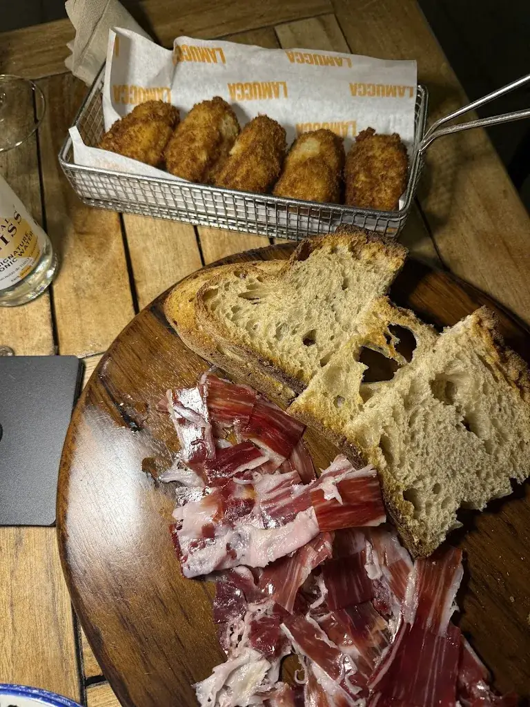 Marius Gheboianu_Lamucca de Pez_Loretto_review