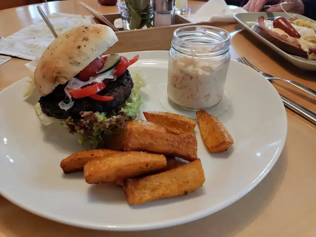 Ursula Schramm_Gasthaus am Grasberg_Waidhofen an der Ybbs_avis