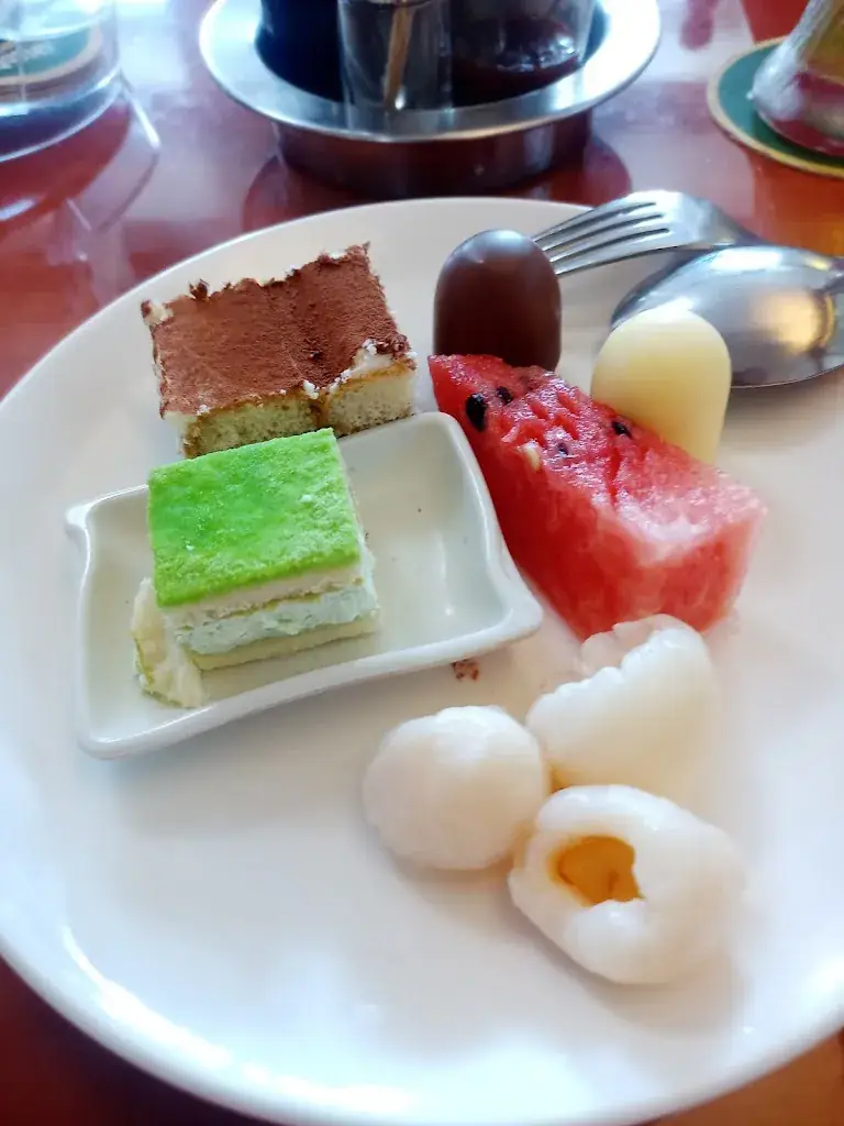 Rudolf Brantner_Hotel-Restaurant Happy Chinese_Weigelsdorf_review