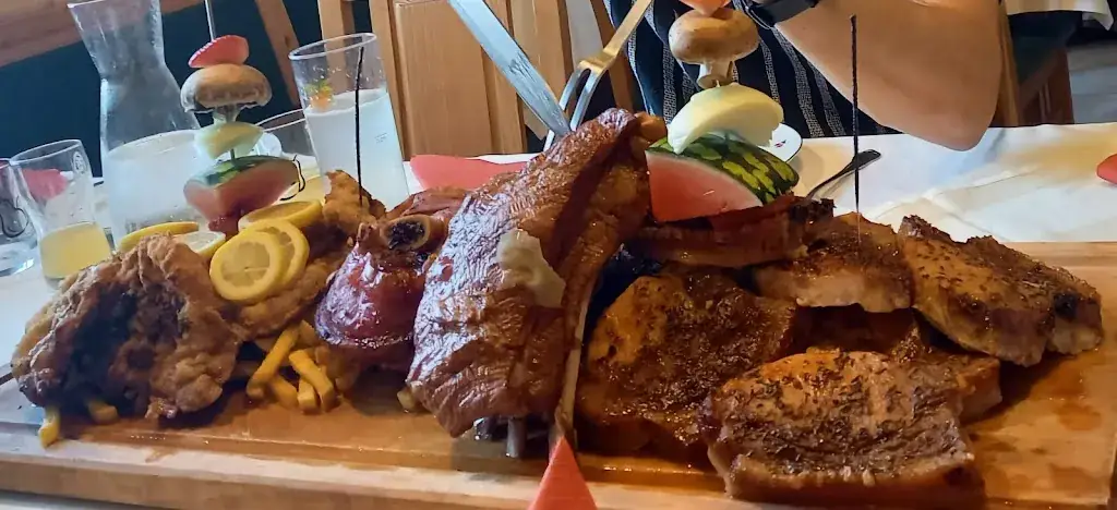 Ronald Wiesinger_Hader`s Wirtshaus_Weistrach_avis