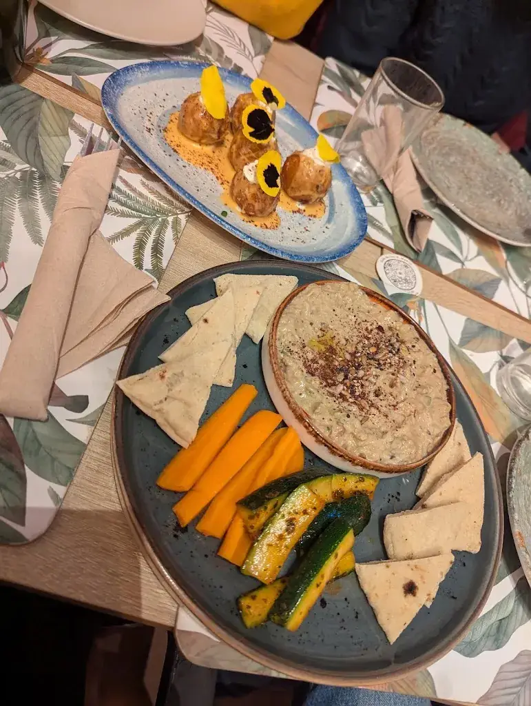 Carlos Bernal_Cookaluzka_Mannersdorf an der Rabnitz_recensione