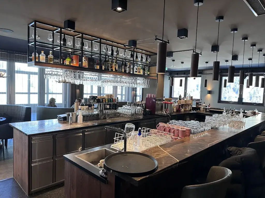 Andrei Avsievich_alp's Restaurant & Bar_Warth_review