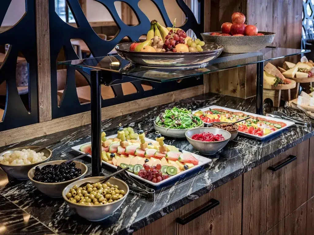 alp's Restaurant & Bar_Warth_slider_image_2