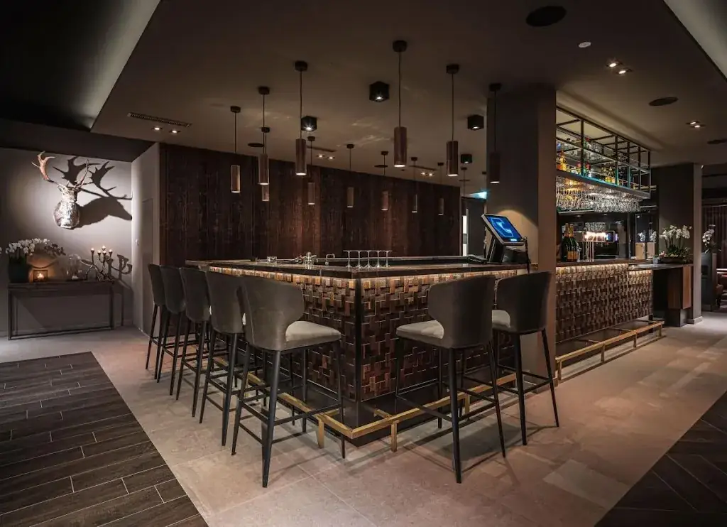 alp's Restaurant & Bar_Warth_slider_image_3