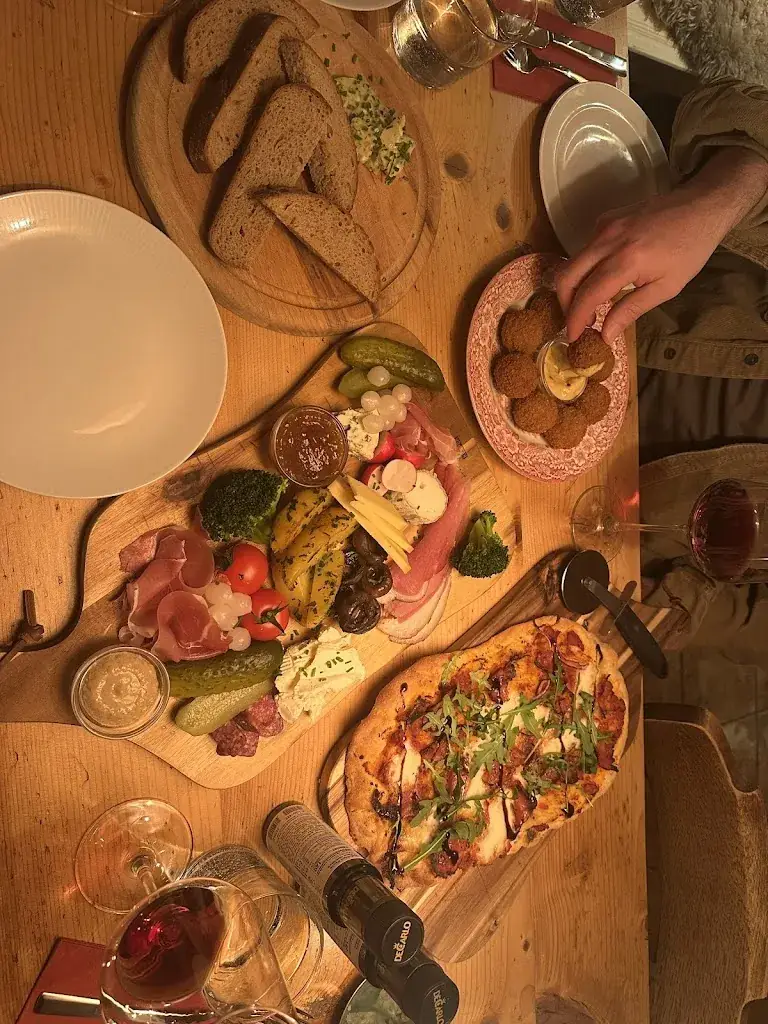 Derick Cotnam_ÄLPLER STUBA Restaurant & Appartements_Warth_recensione