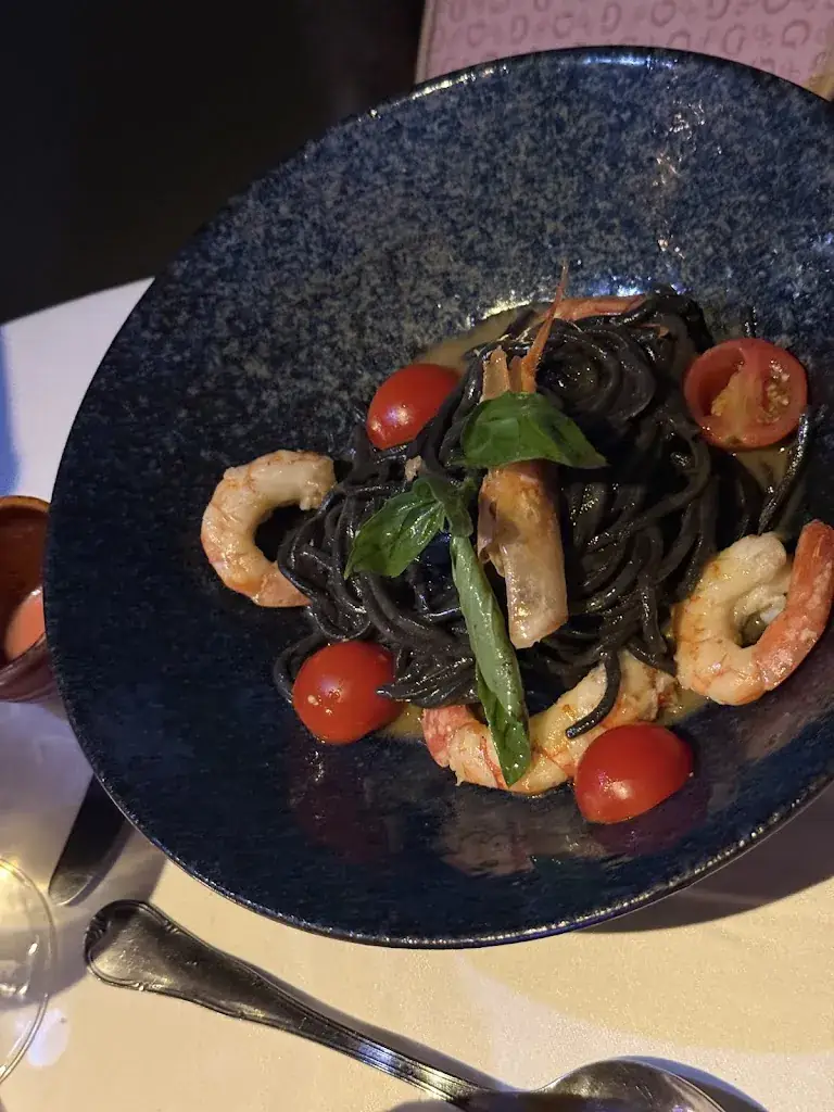 Amira El-Ghazaly_La Vaca Argentina Ventura_Weißenkirchen in der Wachau_avis