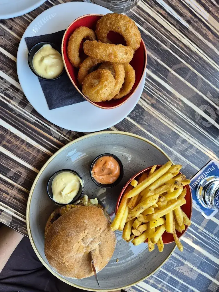 ROX Musicbar & Grill_Wiener Neudorf_slider_image_3